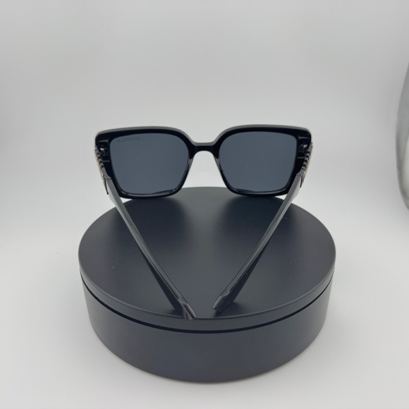 Chanel (Wayfarer) style sunglasses - Picture 6 of 6